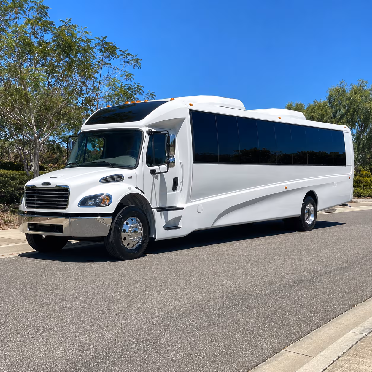 avondale 28 passenger minibus